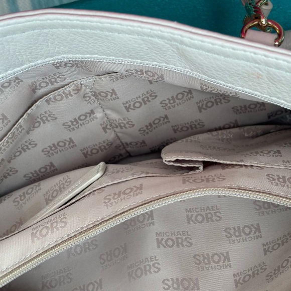 Michael Kors Cream with gold hardware pebbled leather bag EUC - Picture 5 of 16